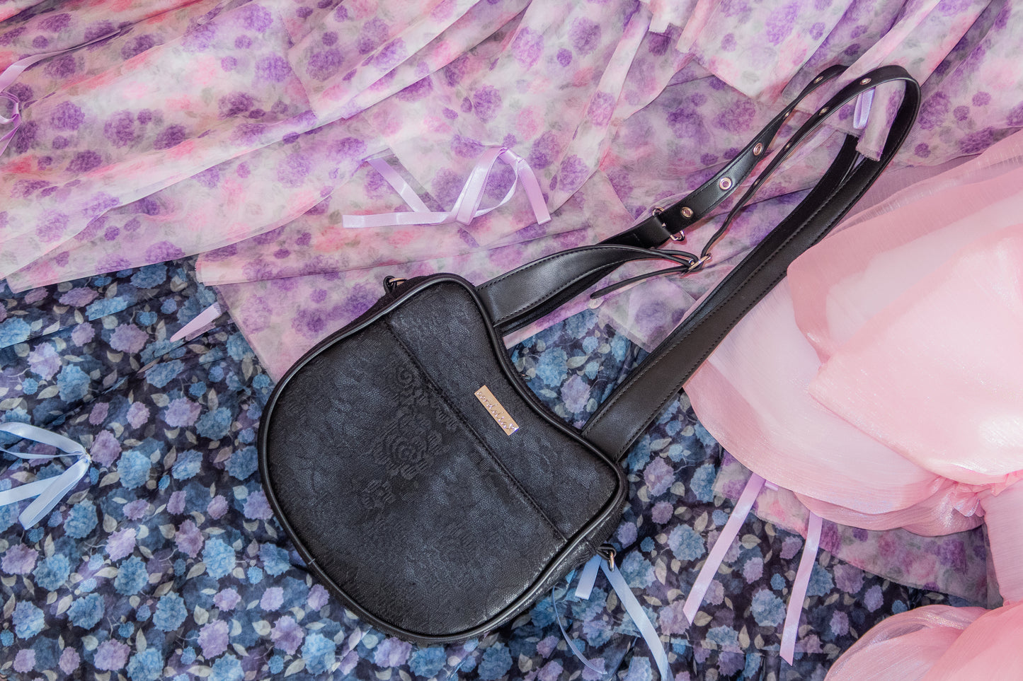 Elegant Kitty Bag - Black Lace