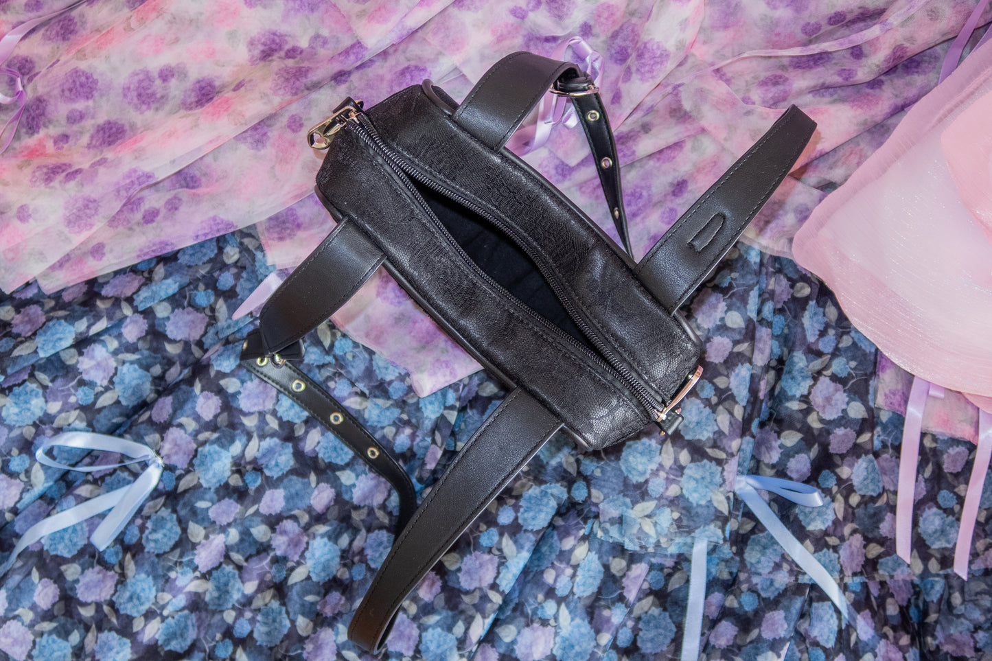 Elegant Kitty Bag - Black Lace